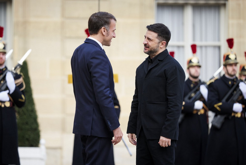 Зеленський обговорив із Макроном визнання українських водійських прав у Франції Зеленський обговорив із Макроном визнання українських водійських прав у Франції